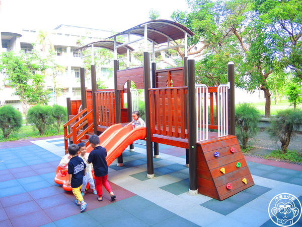 中山國小:作伙來企投【宜蘭・中山國小】四座溜滑梯讓小朋友玩瘋了