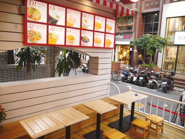 Itea 芒果專家:【橘子雞排】台北東區-紅回臺灣的Itea 芒果專家~芒果爽-榴香芒果撈itea芒果專家