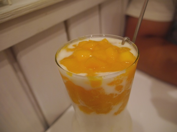 Itea 芒果專家:【橘子雞排】台北東區-紅回臺灣的Itea 芒果專家~芒果爽-榴香芒果撈itea芒果專家