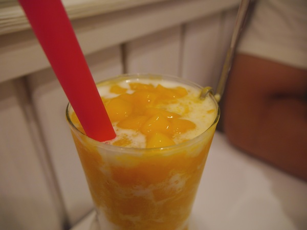 Itea 芒果專家:【橘子雞排】台北東區-紅回臺灣的Itea 芒果專家~芒果爽-榴香芒果撈itea芒果專家