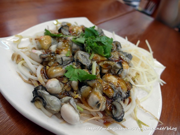 豪霸海鮮料理：食記►新北新店┃豪霸海鮮餐廳┃台灣尚青！（窩客島體驗）