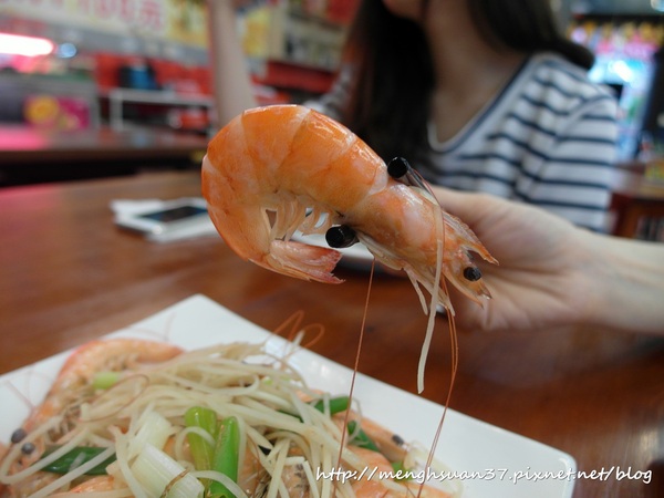 豪霸海鮮料理：食記►新北新店┃豪霸海鮮餐廳┃台灣尚青！（窩客島體驗）