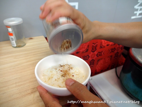 豪霸海鮮料理：食記►新北新店┃豪霸海鮮餐廳┃台灣尚青！（窩客島體驗）