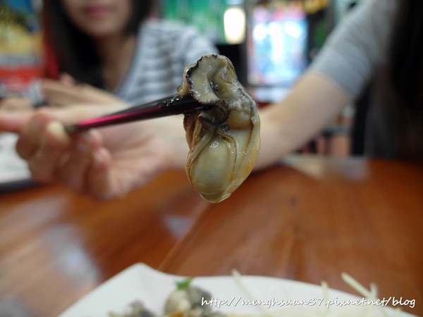 豪霸海鮮料理：食記►新北新店┃豪霸海鮮餐廳┃台灣尚青！（窩客島體驗）