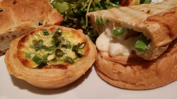 貳房苑 Livingreen:(胖樺食記)台北市大安區貳房苑 Livingreen。充滿藝術氣息的特色店家提供手工甜點及主餐。