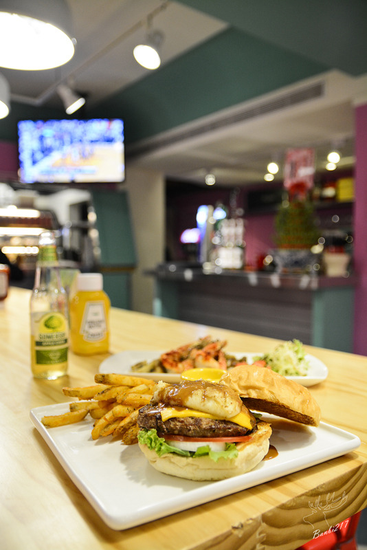 [世足賽球賽轉播運動餐廳]台北大安區.Fantasy Diner 潮流美式餐廳,美式漢堡、早午餐、帕里尼、義大利麵、燉飯、啤酒(捷運台電大樓站):Banbi217 美食旅遊