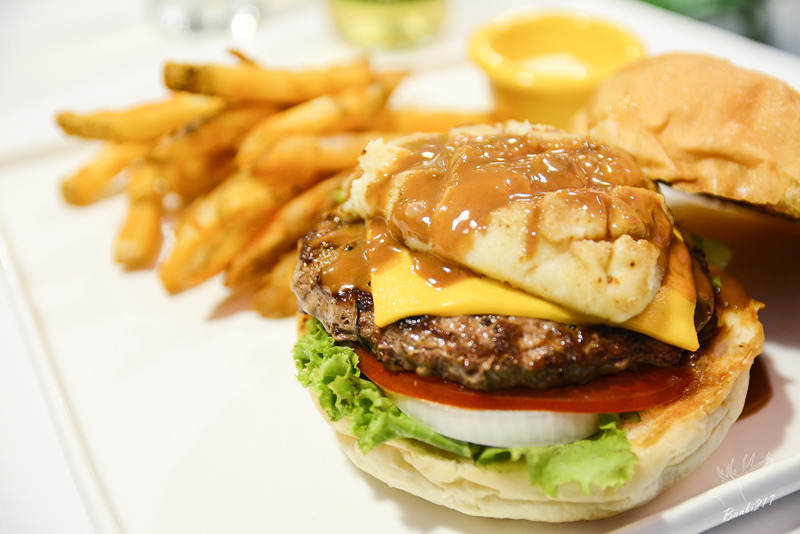 [世足賽球賽轉播運動餐廳]台北大安區.Fantasy Diner 潮流美式餐廳,美式漢堡、早午餐、帕里尼、義大利麵、燉飯、啤酒(捷運台電大樓站):Banbi217 美食旅遊