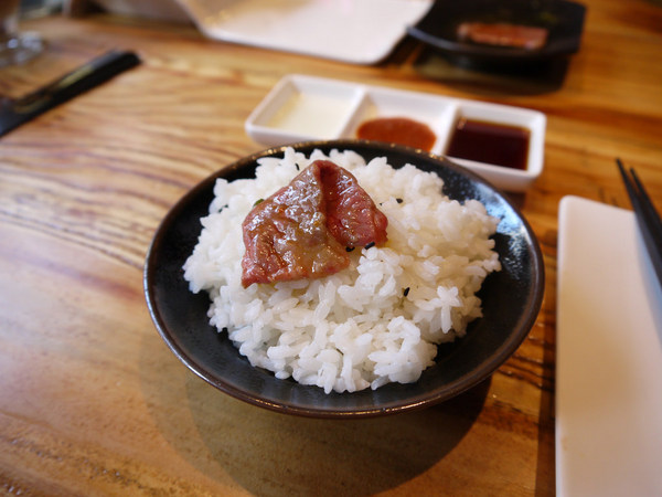 羊角BAR 炭燒和牛專門:羊角BAR炭燒和牛專門,頂級和牛有專人燒烤服務,高級享受~