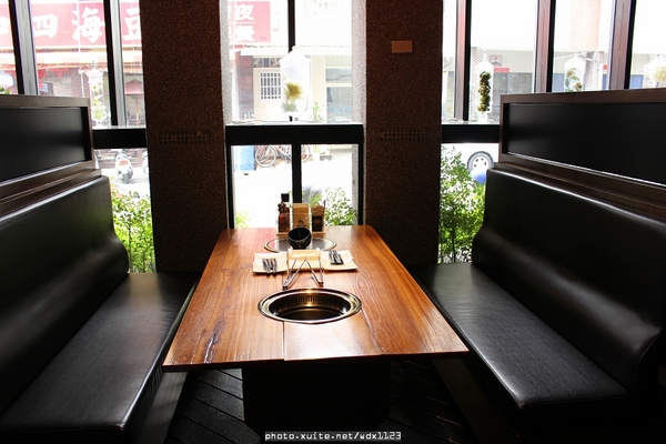 羊角 日式炭火燒肉(大墩旗艦店)：羊角BAR 炭燒和牛專門✪頂極肉品、專人服務、美味饗宴~103.07.07