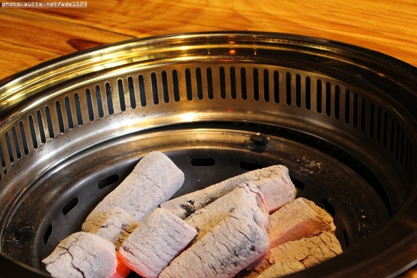 羊角 日式炭火燒肉(大墩旗艦店):羊角BAR 炭燒和牛專門✪頂極肉品、專人服務、美味饗宴~103.07.07