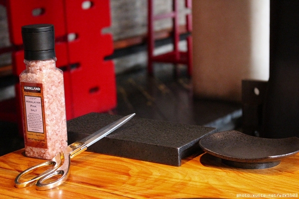 羊角 日式炭火燒肉(大墩旗艦店)：羊角BAR 炭燒和牛專門✪頂極肉品、專人服務、美味饗宴~103.07.07