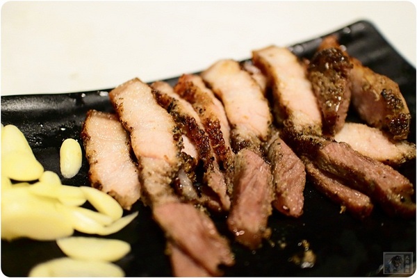 那兩蚵烤鮮蚵：台中美食-那兩蚵烤鮮蚵-看夜景配美食-產地直送東石鮮蚵