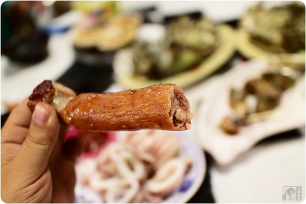 那兩蚵烤鮮蚵：台中美食-那兩蚵烤鮮蚵-看夜景配美食-產地直送東石鮮蚵