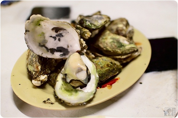 那兩蚵烤鮮蚵：台中美食-那兩蚵烤鮮蚵-看夜景配美食-產地直送東石鮮蚵