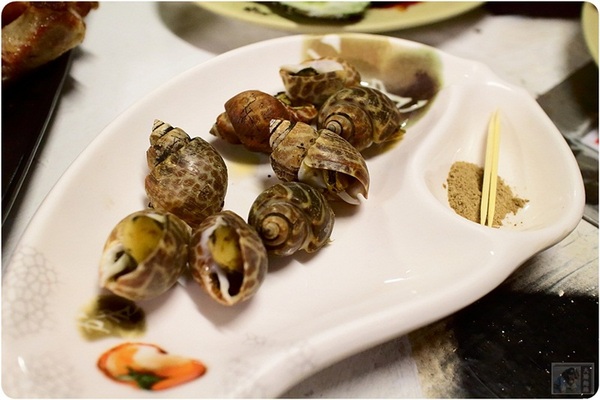 那兩蚵烤鮮蚵：台中美食-那兩蚵烤鮮蚵-看夜景配美食-產地直送東石鮮蚵