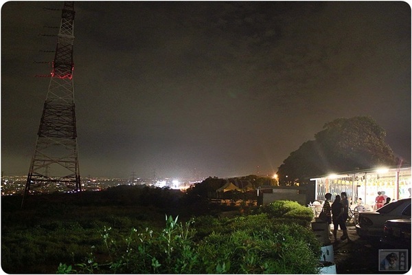 那兩蚵烤鮮蚵：台中美食-那兩蚵烤鮮蚵-看夜景配美食-產地直送東石鮮蚵