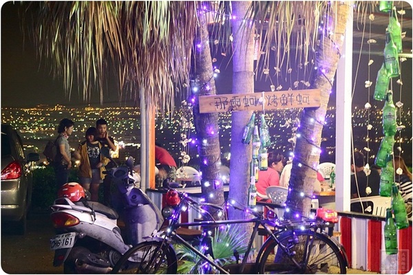 那兩蚵烤鮮蚵：台中美食-那兩蚵烤鮮蚵-看夜景配美食-產地直送東石鮮蚵