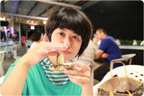 那兩蚵烤鮮蚵：台中美食-那兩蚵烤鮮蚵-看夜景配美食-產地直送東石鮮蚵