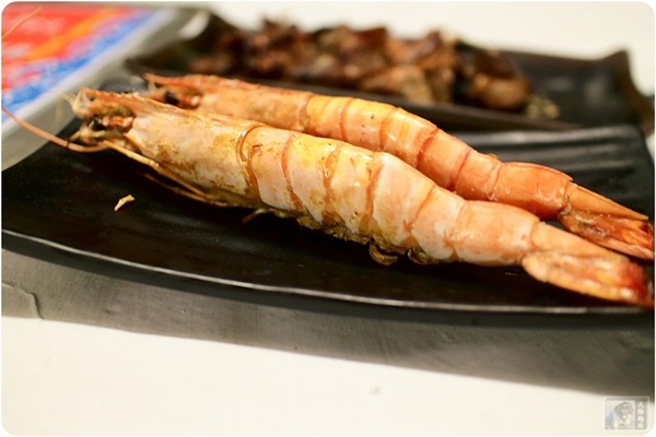 那兩蚵烤鮮蚵：台中美食-那兩蚵烤鮮蚵-看夜景配美食-產地直送東石鮮蚵