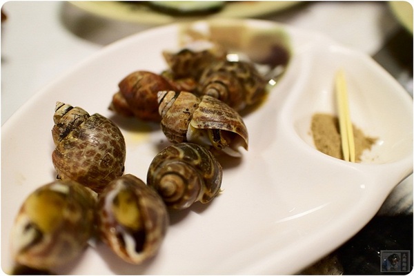 那兩蚵烤鮮蚵：台中美食-那兩蚵烤鮮蚵-看夜景配美食-產地直送東石鮮蚵