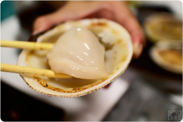 那兩蚵烤鮮蚵：台中美食-那兩蚵烤鮮蚵-看夜景配美食-產地直送東石鮮蚵