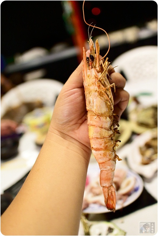 那兩蚵烤鮮蚵：台中美食-那兩蚵烤鮮蚵-看夜景配美食-產地直送東石鮮蚵