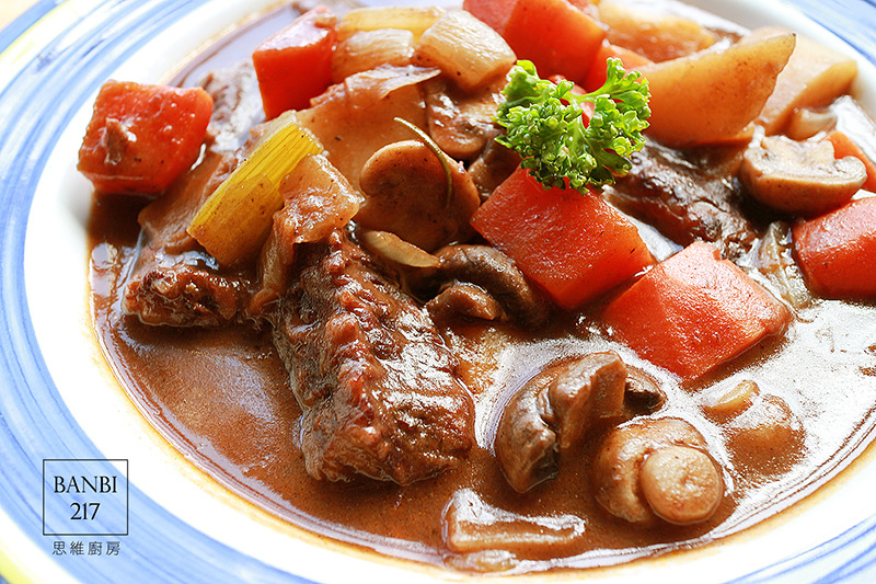 Banbi217 美食旅遊: [花蓮餐廳可宅配]Think Kitchen 思維廚房,好吃的焦糖肉桂捲、提拉米蘇Tiramisu、法式紅酒燉牛肉