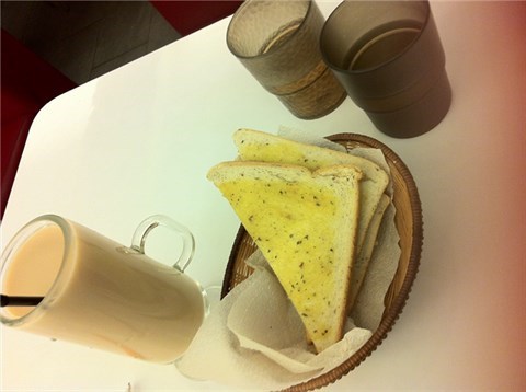 烤麵包及麥茶 - 中和區的蝴蝶的家)