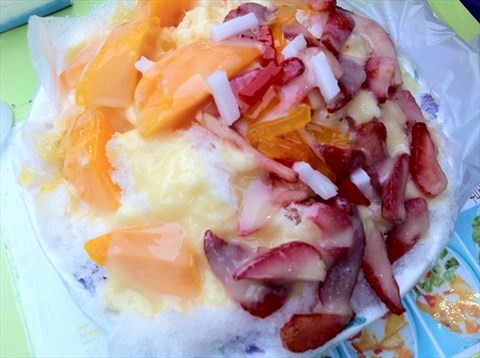 仔細看水果.. - 松山區的承承冰館)