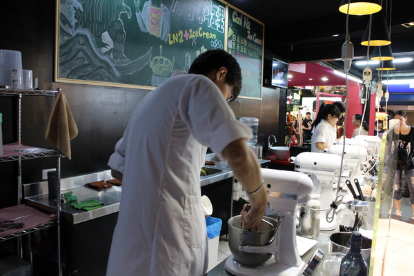 Cool N2 分子虎分子雪糕專賣店：『Cool N2 分子虎分子雪糕專賣店』我來到實驗室了