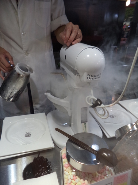 Cool N2 分子虎分子雪糕專賣店:Cool N2 分子虎分子雪糕專賣店──高科技與美味兼具的特色冰品