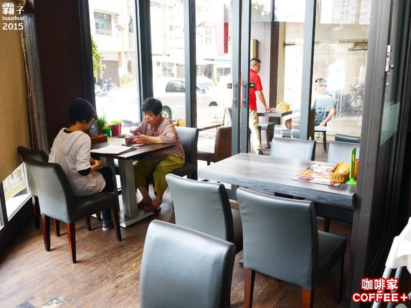 caffe+ 咖啡家(台中向上店)：COFFEE+咖啡家，英倫吐司好豐盛阿！！