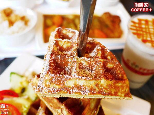 caffe+ 咖啡家(台中向上店)：COFFEE+咖啡家，英倫吐司好豐盛阿！！
