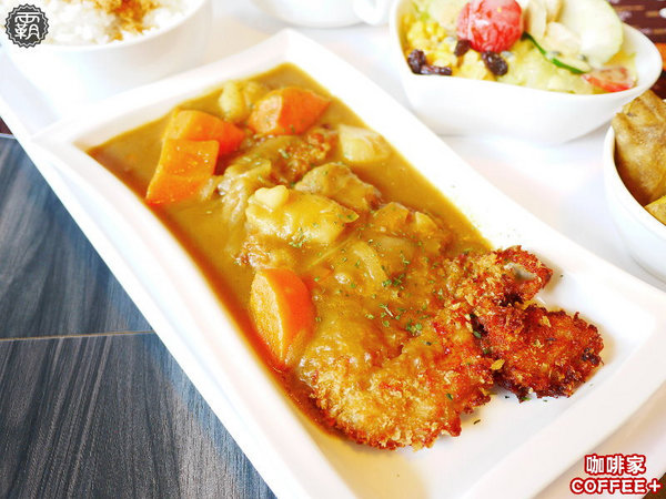 caffe+ 咖啡家(台中向上店)：COFFEE+咖啡家，英倫吐司好豐盛阿！！