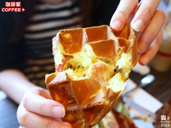 caffe+ 咖啡家(台中向上店)：COFFEE+咖啡家，英倫吐司好豐盛阿！！
