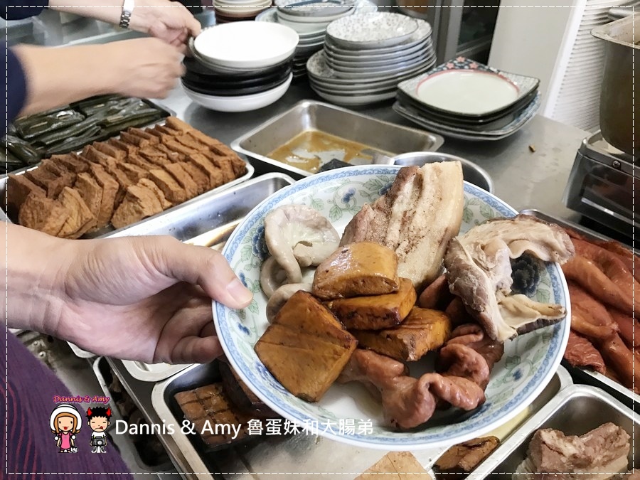20161015《湖口牛肉麵店》中山牛肉麵。滷味。水餃 湖口工業區附近營區旁的排隊店︱影片 (9).jpg