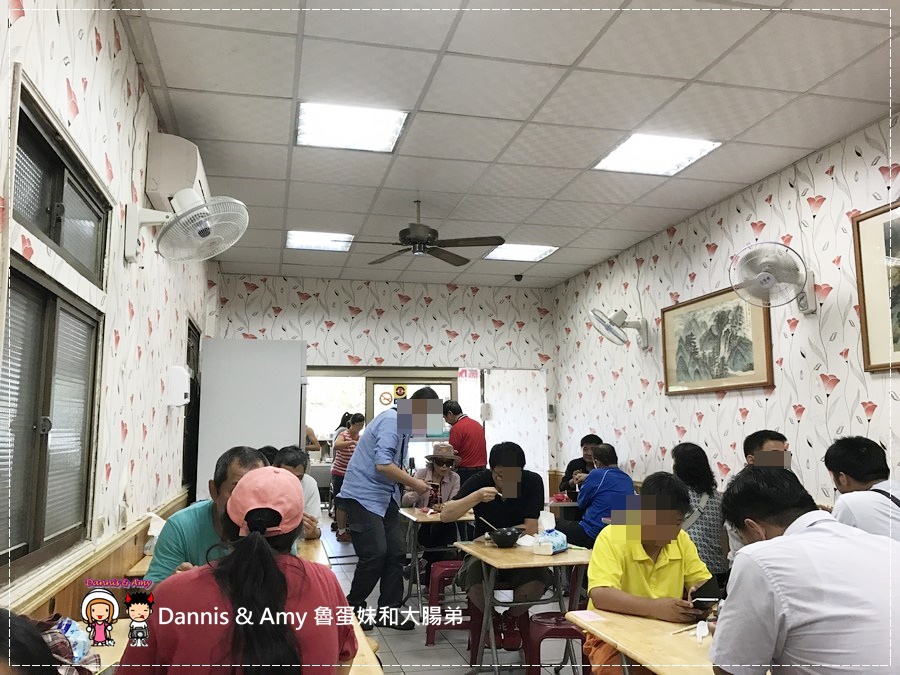 20161015《湖口牛肉麵店》中山牛肉麵。滷味。水餃 湖口工業區附近營區旁的排隊店︱影片 (4).jpg