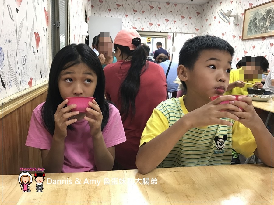 20161015《湖口牛肉麵店》中山牛肉麵。滷味。水餃 湖口工業區附近營區旁的排隊店︱影片 (11).jpg