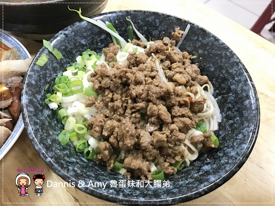 20161015《湖口牛肉麵店》中山牛肉麵。滷味。水餃 湖口工業區附近營區旁的排隊店︱影片 (16).jpg