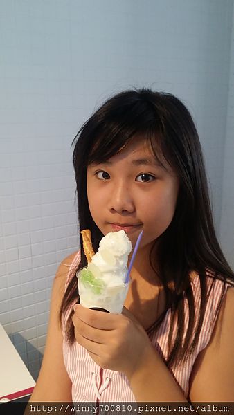 BEE&MILK:桃園/桃園市 來自星星的蜂巢霜淇淋~<蜂> 味十足超香濃~BEE&MILK