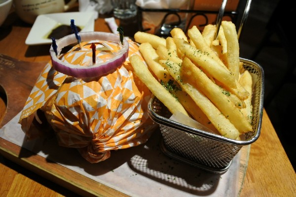 Second Floor Cafe 貳樓餐廳(公益店):【台中.美食】Second Floor Cafe 貳樓餐廳 ❤ 早午餐漢堡三明治樂活飯義大利麵比薩甜點選擇超級多