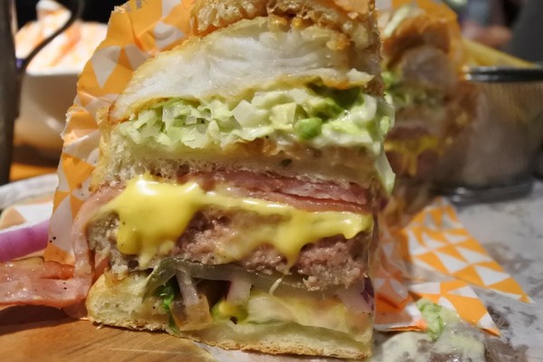 Second Floor Cafe 貳樓餐廳(公益店):【台中.美食】Second Floor Cafe 貳樓餐廳 ❤ 早午餐漢堡三明治樂活飯義大利麵比薩甜點選擇超級多