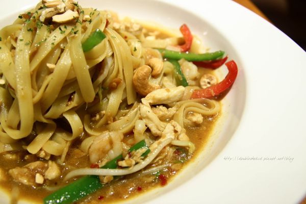 台中南屯區貳樓咖啡早午餐