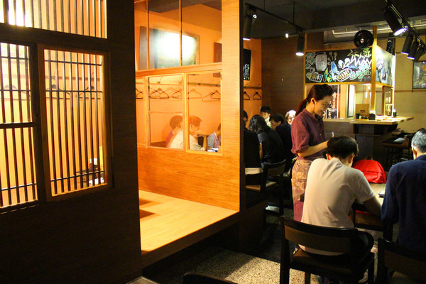 鯨吞燒 地雞料理專門店(赤崁分店)：[台南]無限n訪美味雞料理燒烤 鯨吞燒