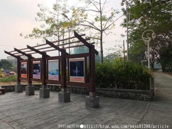 天鵝湖環保水上公園:【旅行遊記。台南新營區】天鵝湖公園。煥然一新的湖邊景緻 環保水上公園散策