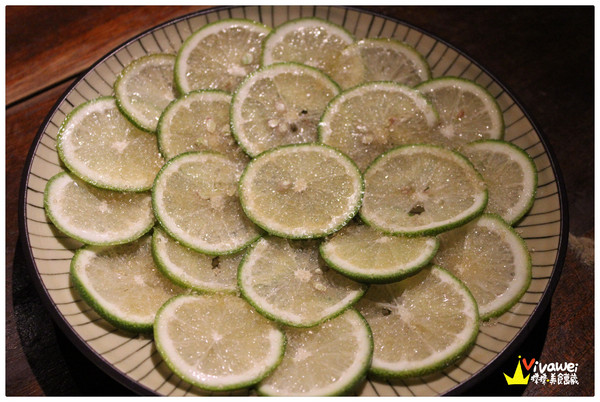 老時光燒肉酒肴：花蓮市｜樂活小日子_適合小酌杯的氣氛佳CP質高居酒屋『老時光居酒屋』 日式料理 日本清酒 串燒 啤酒 喝酒 美食 餐廳 推薦
