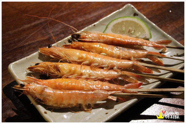 老時光燒肉酒肴：花蓮市｜樂活小日子_適合小酌杯的氣氛佳CP質高居酒屋『老時光居酒屋』 日式料理 日本清酒 串燒 啤酒 喝酒 美食 餐廳 推薦