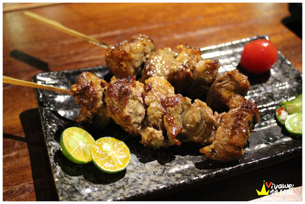 老時光燒肉酒肴：花蓮市｜樂活小日子_適合小酌杯的氣氛佳CP質高居酒屋『老時光居酒屋』 日式料理 日本清酒 串燒 啤酒 喝酒 美食 餐廳 推薦