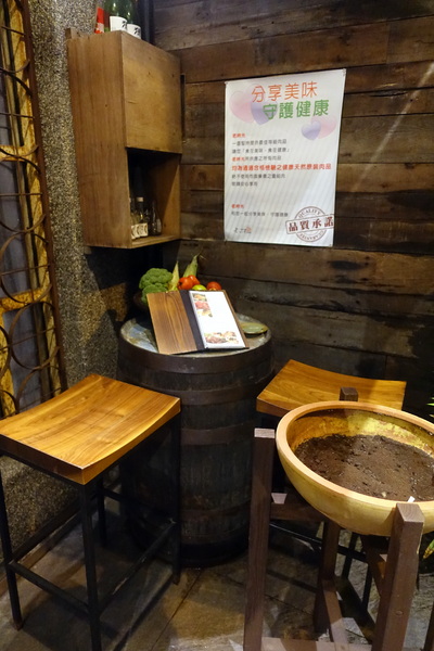 老時光燒肉酒肴:(胖樺食記)花蓮人氣居酒屋「老時光燒肉酒肴」/老時光居酒屋/排隊人氣名店氣氛佳/有包廂