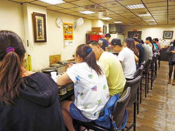 【三重火鍋】鍋士無雙精緻石頭火鍋-現炒的麻油香石頭火鍋